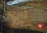 Image Les bombardements aériens de l'US Air Force de cibles au Vietnam Nam Phan Province Vietnam, 1965, de la seconde 46 séquences d'archives historiques vidéo 65675054868