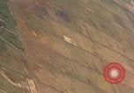 Standbild Luftbild des Viet Cong bombardiert Hütten Quang Duc Vietnam, 1965, aus Sekunde 3 historischem Filmmaterial Videoclip 65675054878