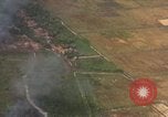 Standbild Luftbild des Viet Cong bombardiert Hütten Quang Duc Vietnam, 1965, aus Sekunde 9 historischem Filmmaterial Videoclip 65675054878