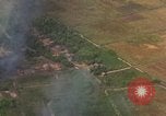 Standbild Luftbild des Viet Cong bombardiert Hütten Quang Duc Vietnam, 1965, aus Sekunde 13 historischem Filmmaterial Videoclip 65675054878