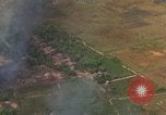 Standbild Luftbild des Viet Cong bombardiert Hütten Quang Duc Vietnam, 1965, aus Sekunde 14 historischem Filmmaterial Videoclip 65675054878
