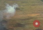 Standbild Luftbild des Viet Cong bombardiert Hütten Quang Duc Vietnam, 1965, aus Sekunde 17 historischem Filmmaterial Videoclip 65675054878