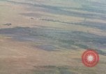 Standbild Luftbild des Viet Cong bombardiert Hütten Quang Duc Vietnam, 1965, aus Sekunde 22 historischem Filmmaterial Videoclip 65675054878
