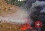 Standbild Luftbild des Viet Cong bombardiert Hütten Quang Duc Vietnam, 1965, aus Sekunde 57 historischem Filmmaterial Videoclip 65675054878
