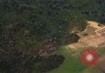 Standbild Viet Cong Hütten Quang Duc Vietnam, 1965, aus Sekunde 31 historischem Filmmaterial Videoclip 65675054879