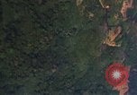 Standbild Viet Cong Hütten Quang Duc Vietnam, 1965, aus Sekunde 44 historischem Filmmaterial Videoclip 65675054879