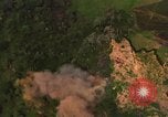 Standbild Viet Cong Hütten Quang Duc Vietnam, 1965, aus Sekunde 52 historischem Filmmaterial Videoclip 65675054879