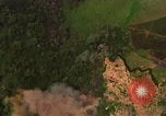 Standbild Viet Cong Hütten Quang Duc Vietnam, 1965, aus Sekunde 53 historischem Filmmaterial Videoclip 65675054879