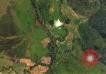 Immagine di Le aree obiettivo bombardato Quang Duc Vietnam, 1965, secondo 1 filmato di repertorio 65675054880