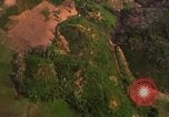 Immagine di Le aree obiettivo bombardato Quang Duc Vietnam, 1965, secondo 6 filmato di repertorio 65675054880