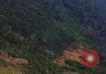 Immagine di Le aree obiettivo bombardato Quang Duc Vietnam, 1965, secondo 11 filmato di repertorio 65675054880