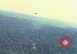Immagine di Le aree obiettivo bombardato Quang Duc Vietnam, 1965, secondo 17 filmato di repertorio 65675054880