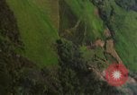 Immagine di Le aree obiettivo bombardato Quang Duc Vietnam, 1965, secondo 18 filmato di repertorio 65675054880