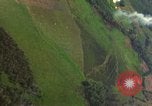 Immagine di Le aree obiettivo bombardato Quang Duc Vietnam, 1965, secondo 21 filmato di repertorio 65675054880