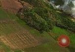 Immagine di Le aree obiettivo bombardato Quang Duc Vietnam, 1965, secondo 29 filmato di repertorio 65675054880