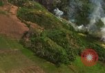 Immagine di Le aree obiettivo bombardato Quang Duc Vietnam, 1965, secondo 30 filmato di repertorio 65675054880