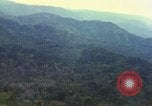 Immagine di Le aree obiettivo bombardato Quang Duc Vietnam, 1965, secondo 35 filmato di repertorio 65675054880