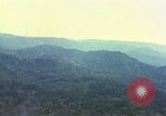 Immagine di Le aree obiettivo bombardato Quang Duc Vietnam, 1965, secondo 36 filmato di repertorio 65675054880