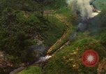 Immagine di Le aree obiettivo bombardato Quang Duc Vietnam, 1965, secondo 42 filmato di repertorio 65675054880
