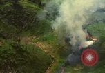 Immagine di Le aree obiettivo bombardato Quang Duc Vietnam, 1965, secondo 46 filmato di repertorio 65675054880