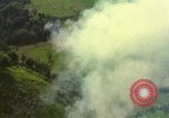 Immagine di Le aree obiettivo bombardato Quang Duc Vietnam, 1965, secondo 48 filmato di repertorio 65675054880