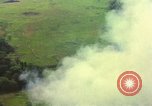 Immagine di Le aree obiettivo bombardato Quang Duc Vietnam, 1965, secondo 50 filmato di repertorio 65675054880