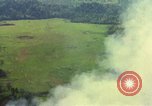 Immagine di Le aree obiettivo bombardato Quang Duc Vietnam, 1965, secondo 51 filmato di repertorio 65675054880