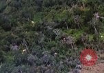 Immagine di Il Viet Cong capanne bombardato Soc Trang Vietnam, 1965, secondo 4 filmato di repertorio 65675054882