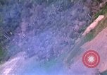 Immagine di Il Viet Cong capanne bombardato Soc Trang Vietnam, 1965, secondo 8 filmato di repertorio 65675054882