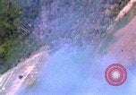 Immagine di Il Viet Cong capanne bombardato Soc Trang Vietnam, 1965, secondo 9 filmato di repertorio 65675054882