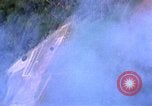Immagine di Il Viet Cong capanne bombardato Soc Trang Vietnam, 1965, secondo 11 filmato di repertorio 65675054882