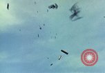 Immagine di Il Viet Cong capanne bombardato Soc Trang Vietnam, 1965, secondo 19 filmato di repertorio 65675054882