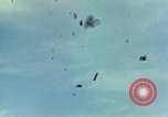 Immagine di Il Viet Cong capanne bombardato Soc Trang Vietnam, 1965, secondo 21 filmato di repertorio 65675054882