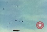 Immagine di Il Viet Cong capanne bombardato Soc Trang Vietnam, 1965, secondo 23 filmato di repertorio 65675054882
