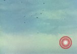 Immagine di Il Viet Cong capanne bombardato Soc Trang Vietnam, 1965, secondo 24 filmato di repertorio 65675054882