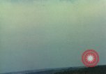 Immagine di Il Viet Cong capanne bombardato Soc Trang Vietnam, 1965, secondo 26 filmato di repertorio 65675054882