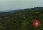 Immagine di Il Viet Cong capanne bombardato Soc Trang Vietnam, 1965, secondo 28 filmato di repertorio 65675054882
