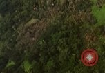 Immagine di Il Viet Cong capanne bombardato Soc Trang Vietnam, 1965, secondo 39 filmato di repertorio 65675054882