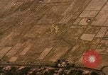 Standbild Bombardierung von Viet Cong Hütten Soc Trang Vietnam, 1965, aus Sekunde 10 historischem Filmmaterial Videoclip 65675054883