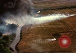 Standbild Bombardierung von Viet Cong Hütten Soc Trang Vietnam, 1965, aus Sekunde 34 historischem Filmmaterial Videoclip 65675054883