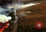 Standbild Bombardierung von Viet Cong Hütten Soc Trang Vietnam, 1965, aus Sekunde 36 historischem Filmmaterial Videoclip 65675054883
