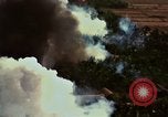Standbild Bombardierung von Viet Cong Hütten Soc Trang Vietnam, 1965, aus Sekunde 46 historischem Filmmaterial Videoclip 65675054883