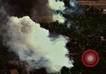 Standbild Bombardierung von Viet Cong Hütten Soc Trang Vietnam, 1965, aus Sekunde 47 historischem Filmmaterial Videoclip 65675054883