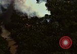 Standbild Bombardierung von Viet Cong Hütten Soc Trang Vietnam, 1965, aus Sekunde 49 historischem Filmmaterial Videoclip 65675054883