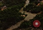Standbild Bombardierung von Viet Cong Hütten Soc Trang Vietnam, 1965, aus Sekunde 53 historischem Filmmaterial Videoclip 65675054883