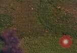 Standbild Viet Cong Hütten bombardiert Soc Trang Vietnam, 1965, aus Sekunde 16 historischem Filmmaterial Videoclip 65675054884