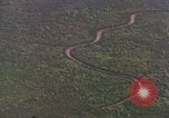 Standbild Viet Cong Hütten bombardiert Soc Trang Vietnam, 1965, aus Sekunde 23 historischem Filmmaterial Videoclip 65675054884