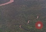Standbild Viet Cong Hütten bombardiert Soc Trang Vietnam, 1965, aus Sekunde 24 historischem Filmmaterial Videoclip 65675054884