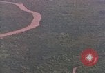 Standbild Viet Cong Hütten bombardiert Soc Trang Vietnam, 1965, aus Sekunde 25 historischem Filmmaterial Videoclip 65675054884