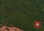 Standbild Viet Cong Hütten bombardiert Vietnam, 1965, aus Sekunde 32 historischem Filmmaterial Videoclip 65675054885
